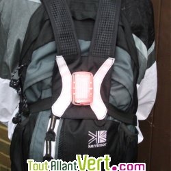 Bretelles support de signalisation lumineuse solaire pour sac � dos  Baglite de Pedalite