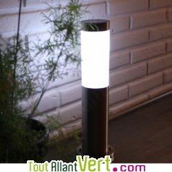 Balise solaire lumineuse � fixer ou planter pour jardin, terrasse et all�e