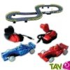 Circuit de voitures aliment� par une manivelle � dynamo