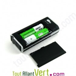 Freeloader chargeur de piles AA et AAA + 2 piles AA via USB ou solaire