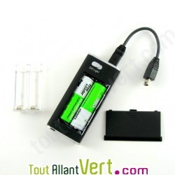 Freeloader chargeur de piles AA et AAA + 2 piles AA via USB ou solaire