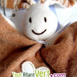 Doudou lapinou souriant en coton bio