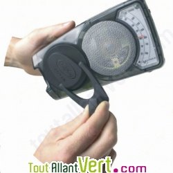 Radio Torche Freeplay Eye Max Led AM/FM � manivelle et � �nergie solaire Cristal Bleu USB