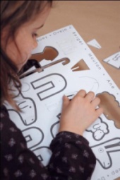 Cr&ecirc;che en carton recycl&eacute; &agrave; monter soi-m&ecirc;me