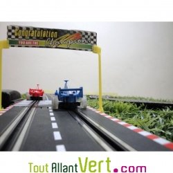 Circuit de voitures aliment� par une manivelle � dynamo, 6 ans+