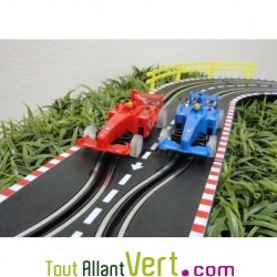Circuit de voitures aliment� par une manivelle � dynamo, 6 ans+