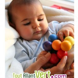 Hochet boule en bois pour b�b�
