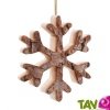 Suspension de Nol en bois Flocon dcoup dans un tronc d'arbre