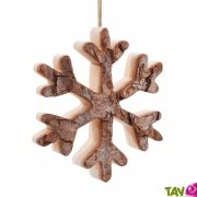 Suspension de Nol en bois Flocon dcoup dans un tronc d'arbre