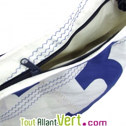 Sac d\'�paule ou besace zipp� en voile de bateau recycl�, 35x42cm
