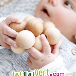 Hochet boule en bois naturel pour b�b�