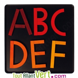 77 Pi�ces en bois pour former lettres et chiffres, avec boite magn�tique