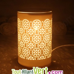 Diffuseur huiles essentielles et parfum en porcelaine ajour�e, Calorya