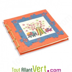 Carnet orange reli� 17x17cm, fabriqu� en papier de bouses d\'�l�phant