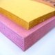 Enveloppes recycl�es rustiques framboise + cartes jaunes x20