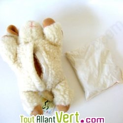 Agneau laine bouillotte 24 cm avec noyaux de cerises