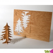 Carte postale en bois avec sapin sous la neige