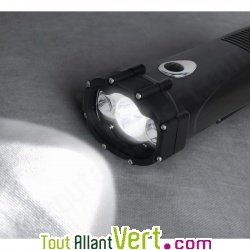 Lampe �tanche rechargeable � dynamo 3 puissances d\'�clairage + chargeur GSM